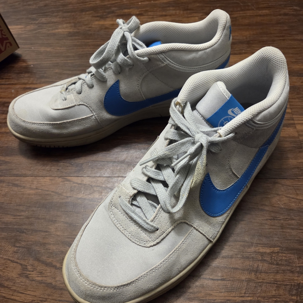 Nike Men's Gray and Blue Sneakers